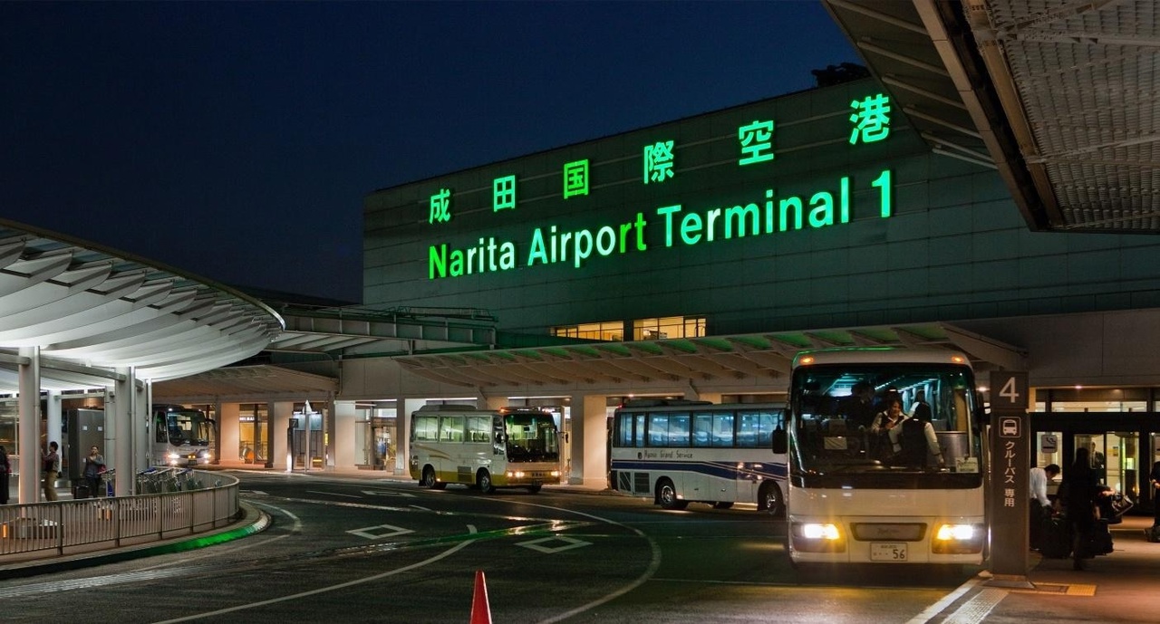 В аэропорт Нарита вернулись туристы.