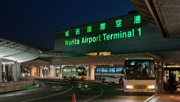 В аэропорт Нарита вернулись туристы.
