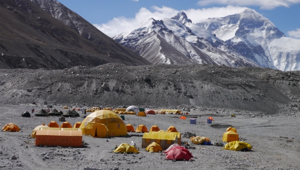 Перенос базового лагеря горы Эверест