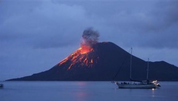 В Индонезии проснулся вулкан Анак Кракатау.