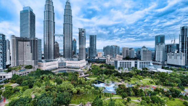 Правительство Малайзии решило вновь открыть границы для иностранных путешественников.