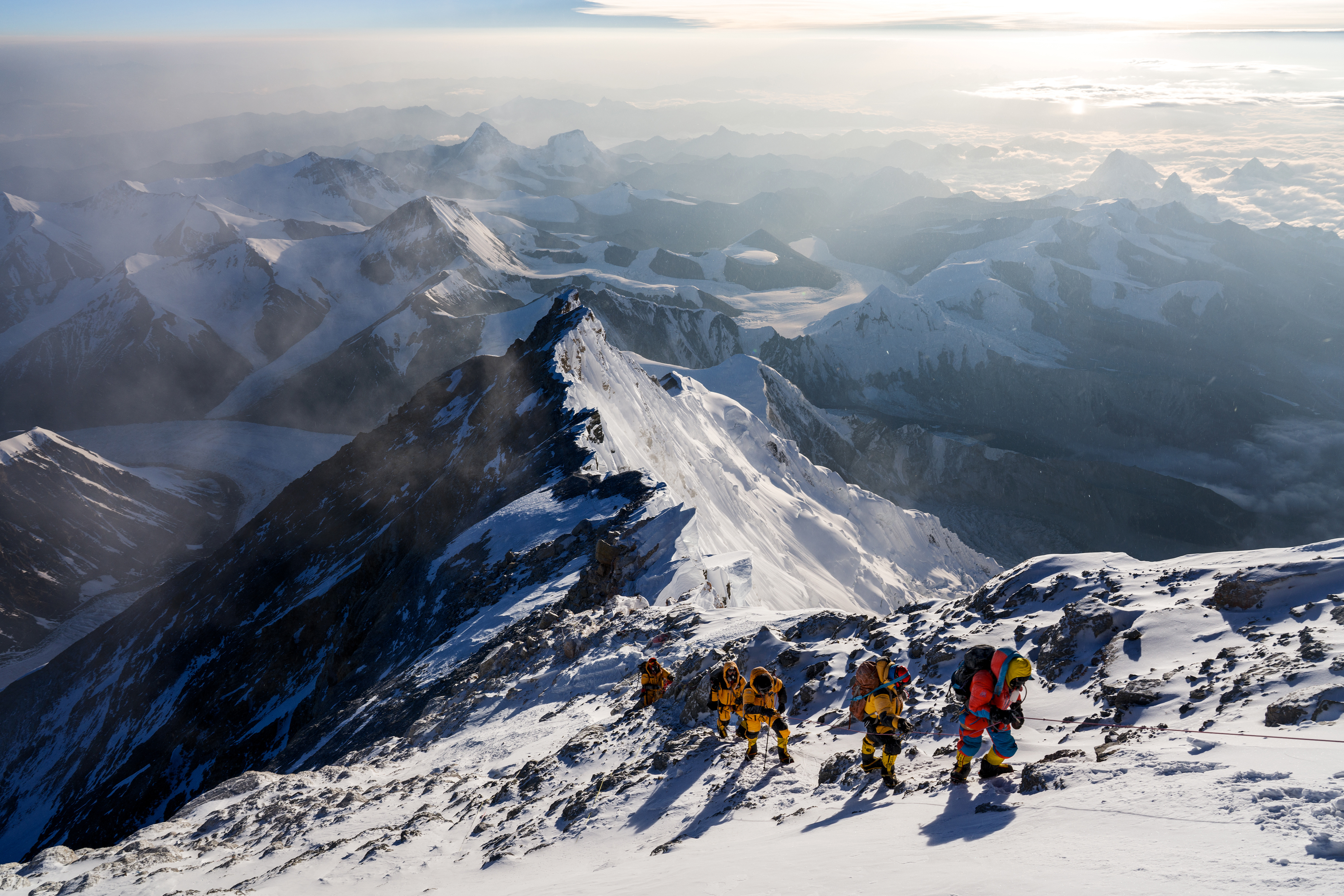 Рекордное число разрешений на восхождение на Эверест