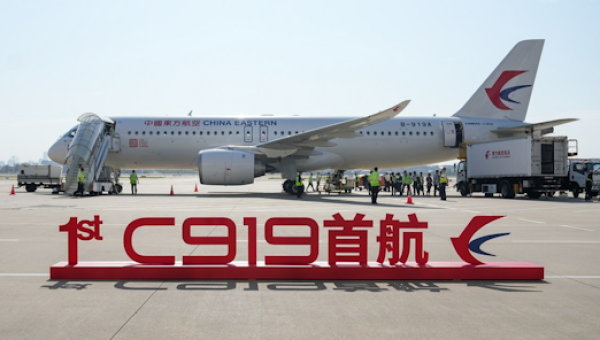 Китайский пассажирский самолет запущен в коммерческую эксплуатацию