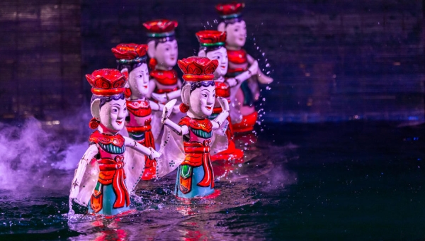 Традиционный вьетнамский кукольный спектакль на воде в Москве